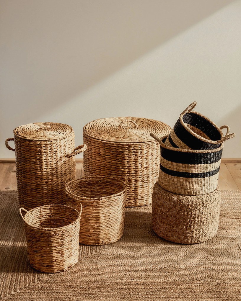 Kave Home - Set Nydia di 2 ceste portabiancheria in fibra naturale finitura nera
