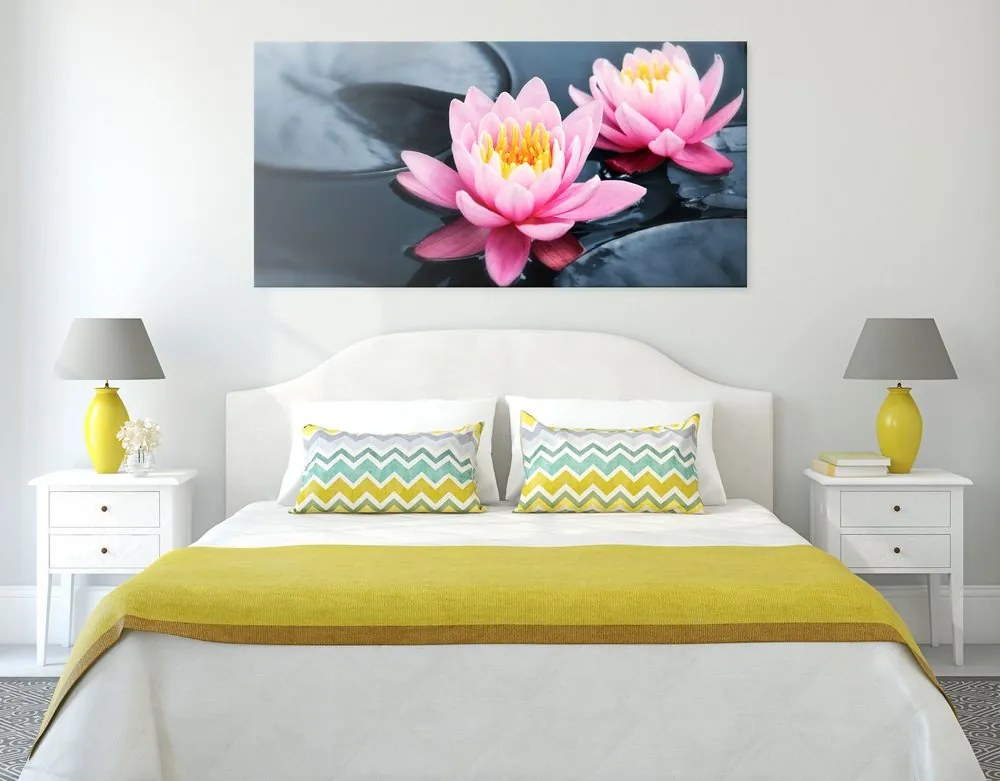 Quadro su tela – Fiore di loto nel lago