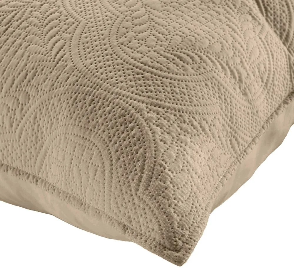 Set con copriletto e federa beige in microfibra con rivestimento trapuntato 240x220 cm Romane – douceur d'intérieur