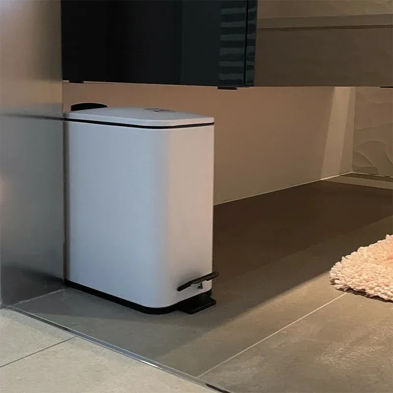 Pattumiera bagno 5 Lt in acciaio bianco opaco con apertura a pedale Rexa