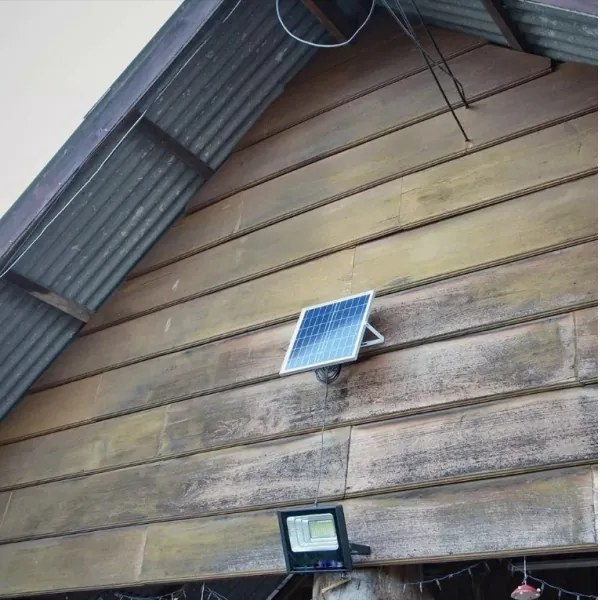 Faretto solare dimmerabile LED 16W 3,2V 4000K IP65 con telecomando