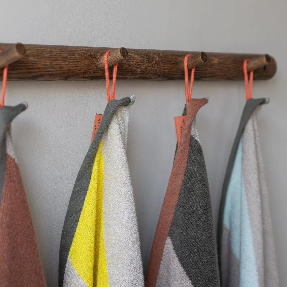 Asciugamano giallo in spugna in cotone organico 50x90 cm Diagonal - Mette Ditmer Denmark