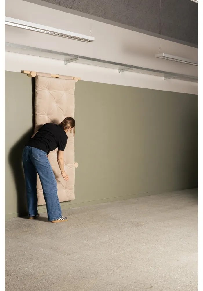 Poltrona marrone scuro allungabile con rivestimento in velluto a coste Hooked – Karup Design