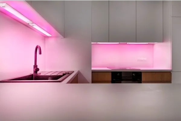 Osram - Lampada LED RGBW dimmerabile da sottopensile con sensore LINEAR EDGE LED/8W/230V bianco + telecomando