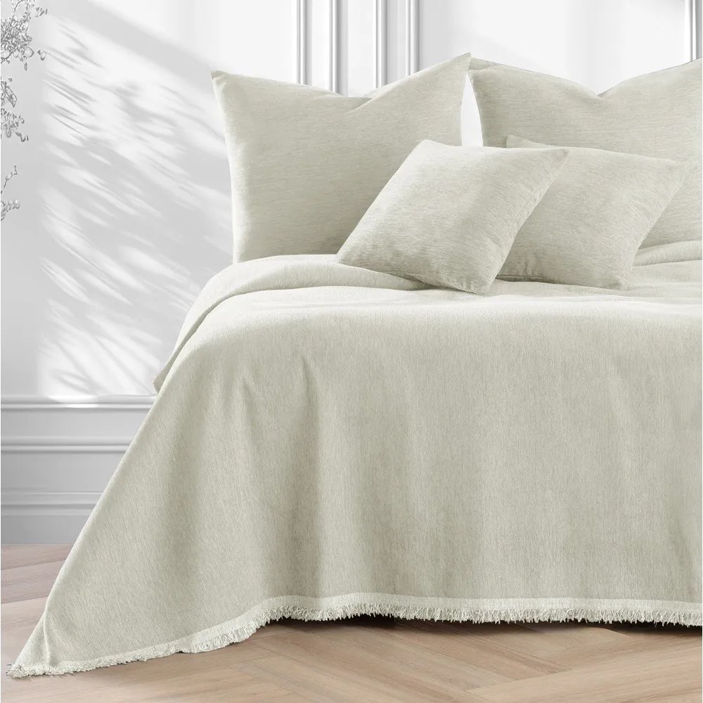 Copriletto color crema in ciniglia 220x240 cm Talo – Filumi