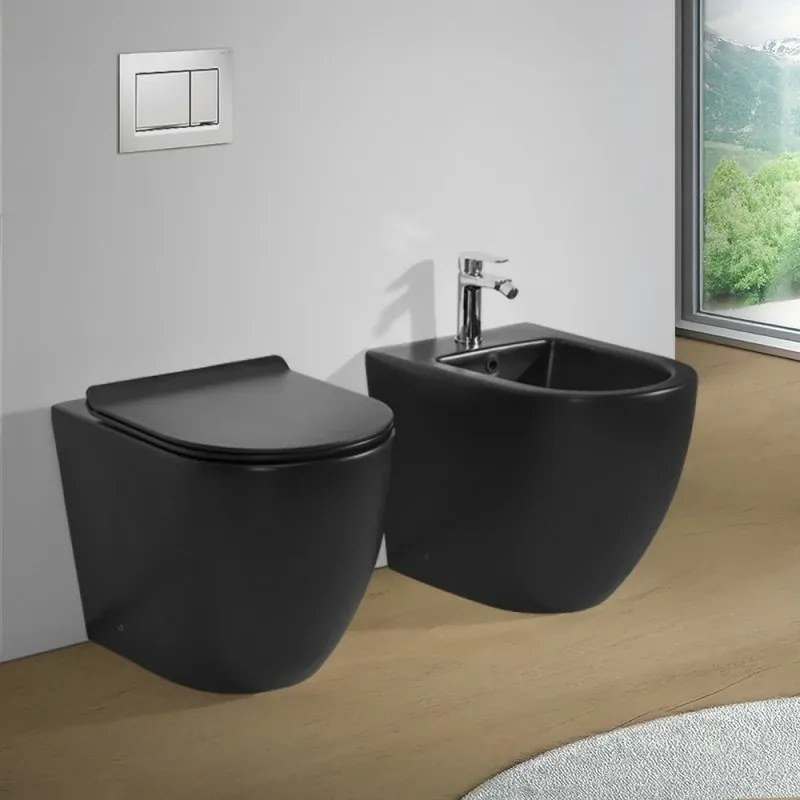 Wc filomuro tornado in ceramica nero opaco con sedile Tokyo