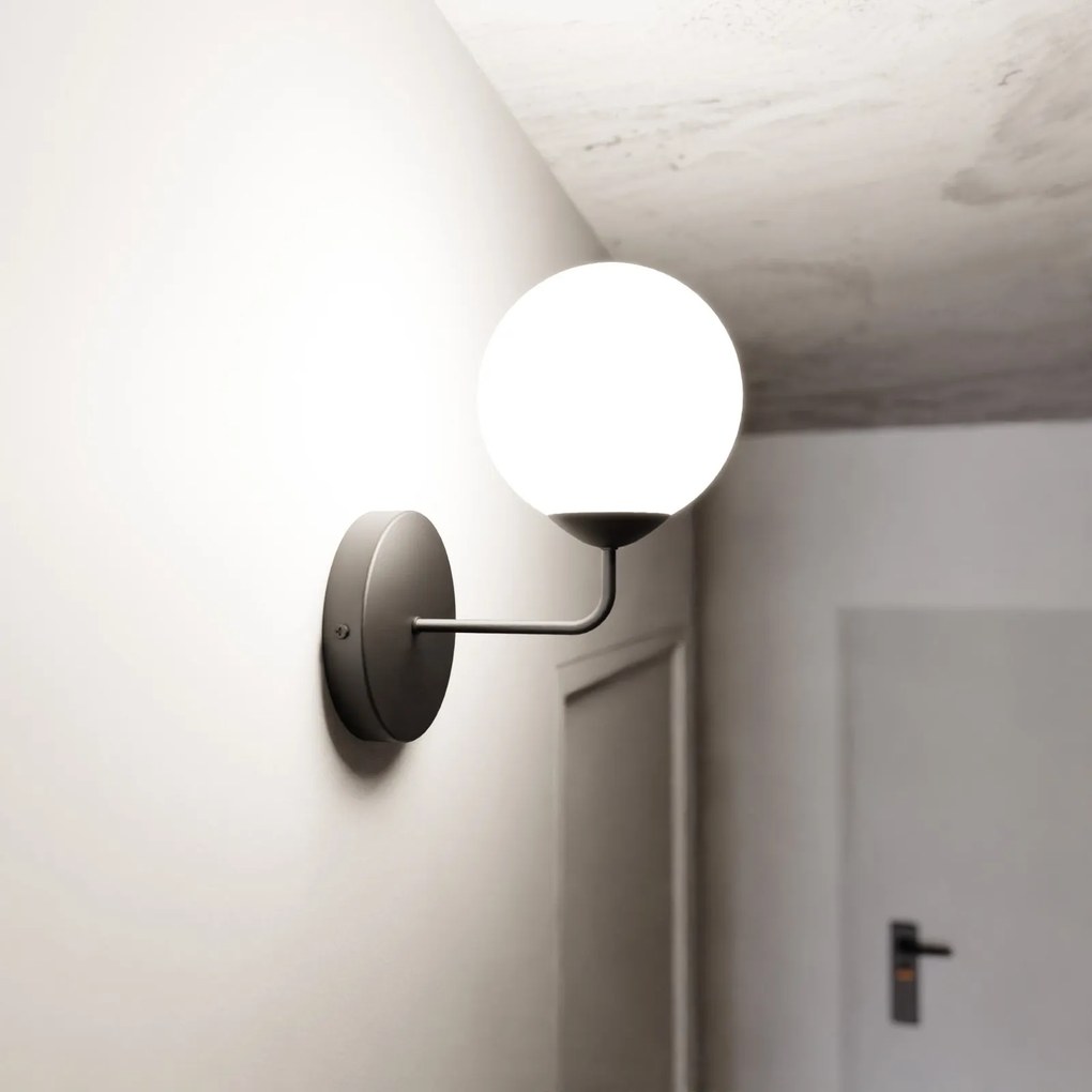 Applique Moderna 1 Luce Pregos In Acciaio Nero E Vetro A Sfera Bianco