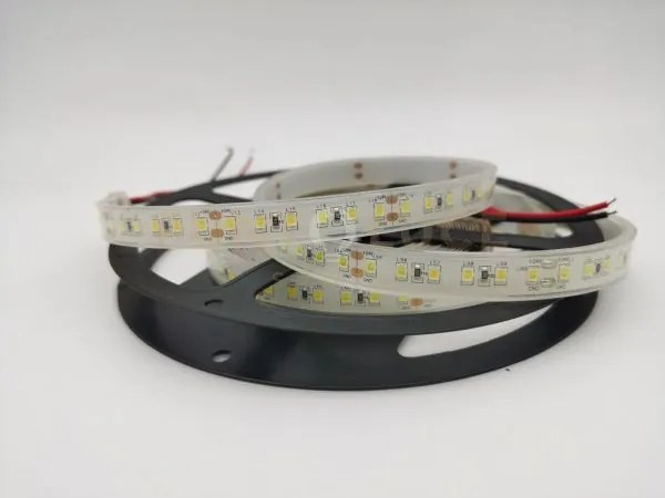 Strip led cob 2835 dc24v in kapton e silicone 120 led per mt 18w pe...