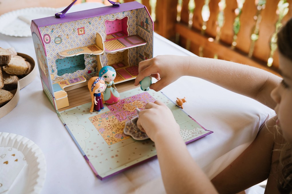 Tinyly - Bluchka & Indie + casetta