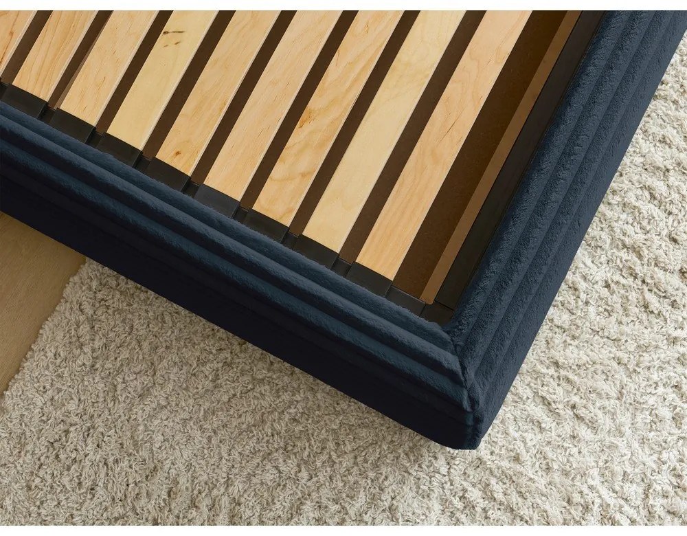 Letto matrimoniale in blu scuro imbottito con spazio contenitivo con griglia inclusa 180x200 cm Jade – Bobochic Paris