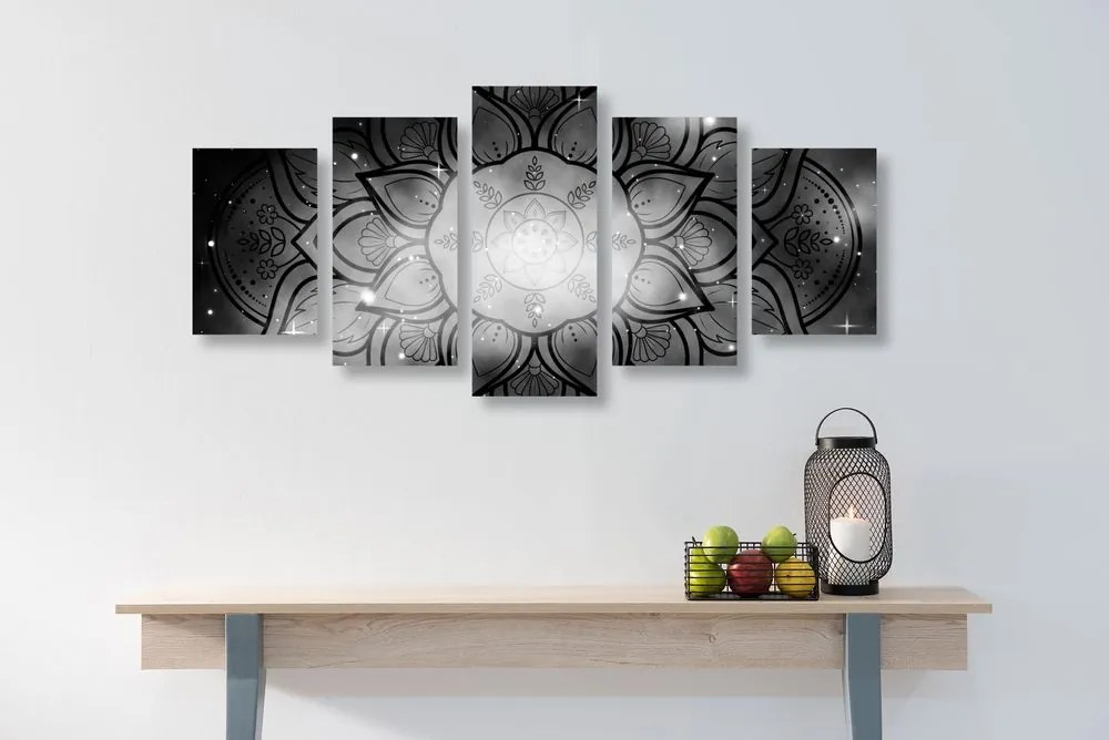 Quadri 5 pezzi – Mandala con sfondo galassia in bianco e nero