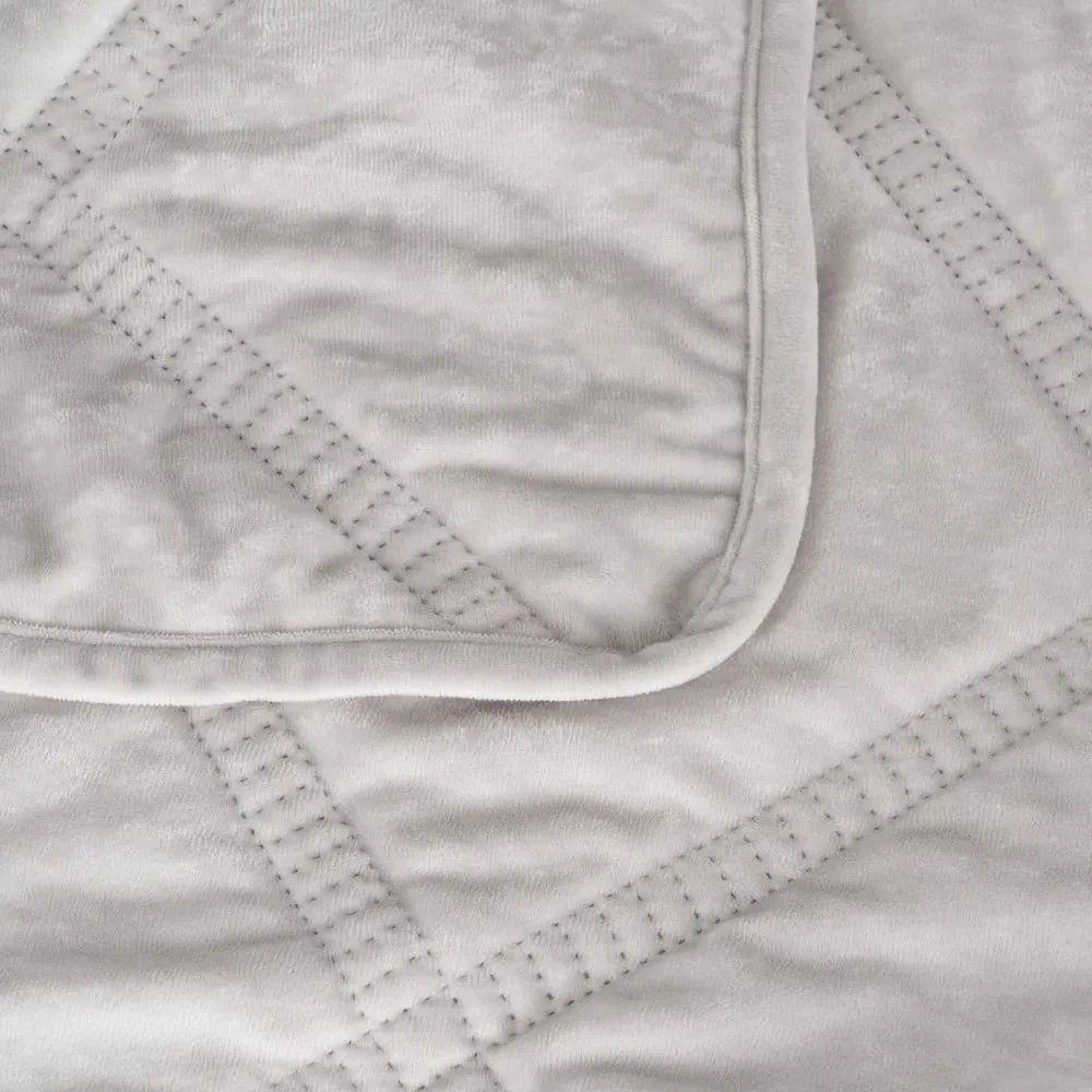 Copriletto color crema in velluto con rivestimento trapuntato 230x260 cm – Ixia