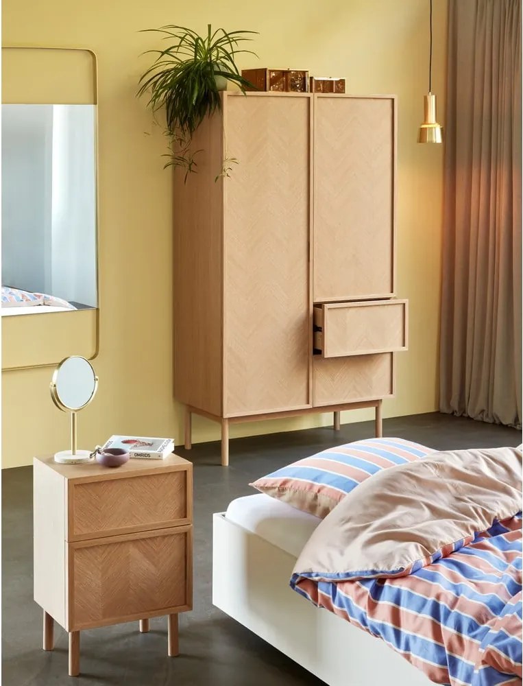 Comodino in legno di quercia naturale con motivo a spina di pesce Herringbone - Hübsch