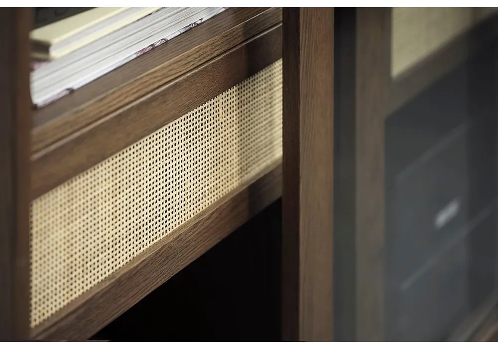 Vetrina marrone scuro effetto rovere con ante scorrevoli 110x160 cm Barrali - Unique Furniture