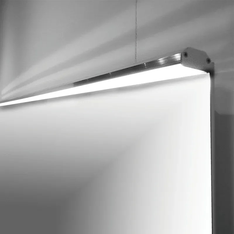 Illuminazione dello specchio del bagno con riflettori