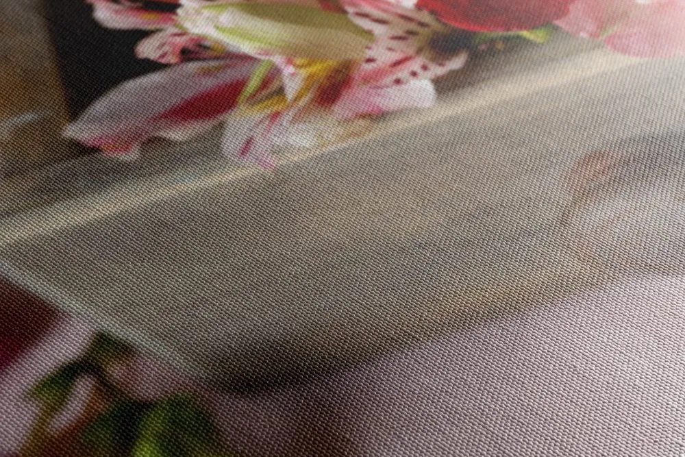 Quadro su tela – Composizione di fiori primaverili in cassetto di legno
