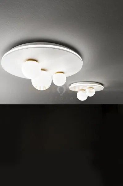 Plafoniera ball   in metallo verniciato bianco particolari ottone l...