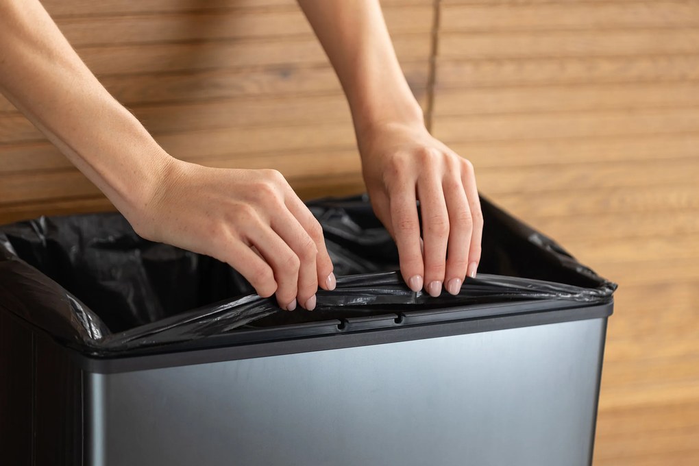 Pattumiera Alta 54L Interno Esterno Keter Verto Recycle 43,5x26,5x68,7 cm con Bordo Copri Sacco in Plastica Blu Perla...