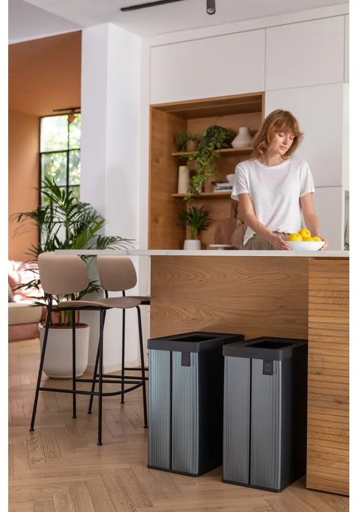 Cestino per la spazzatura blu in plastica riciclata 54 l Verto Recycle - Curver