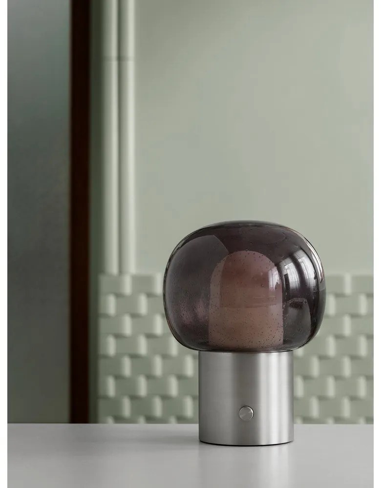 Lampada da tavolo LED argentata in alluminio con paralume in vetro (altezza totale 32 cm) Iris – Blomus