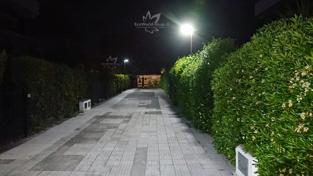 Lampione Energia Solare 2000 Lumen con programmazione illuminazione