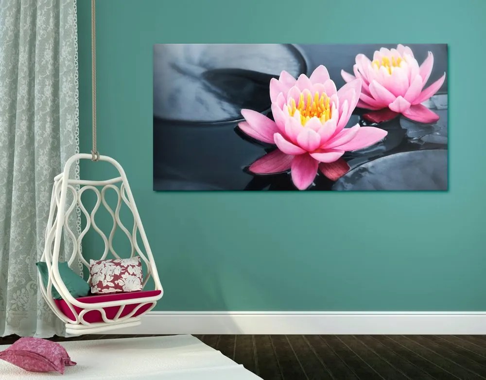 Quadro su tela – Fiore di loto nel lago