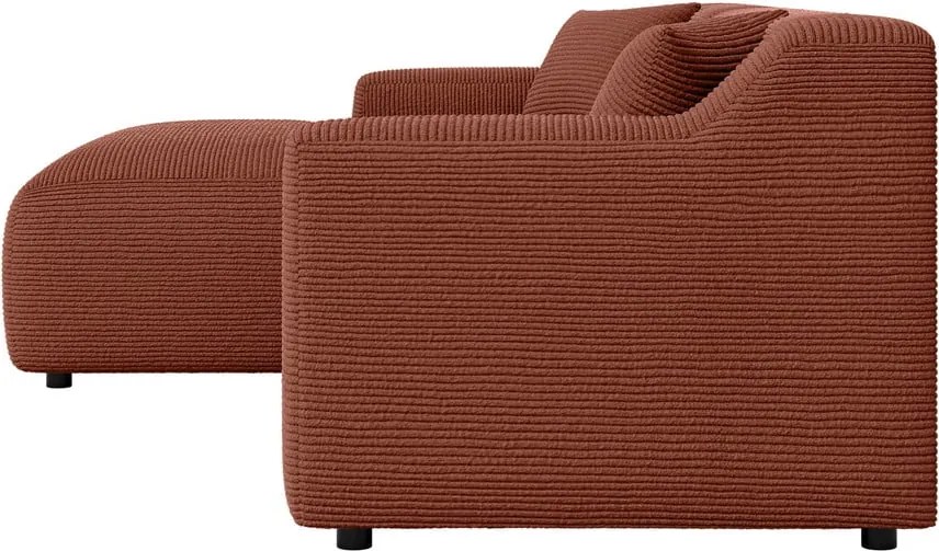 Divano angolare color mattone (con penisola a sinistra e chaise lounge) rivestito in velluto a coste Martin – Ropez