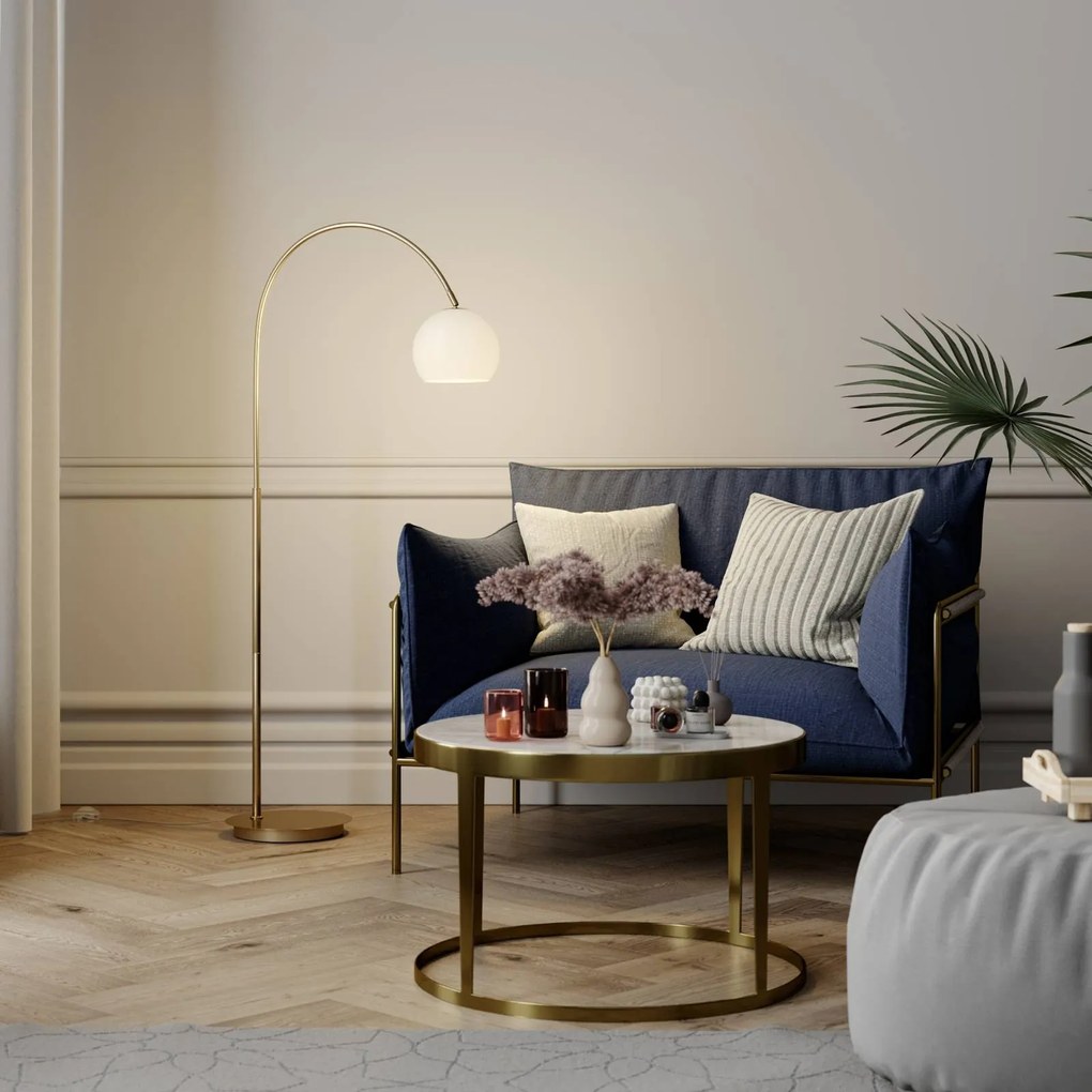 Lindby Lampada ad arco Cynthia, color ottone, vetro, 140 cm, E27