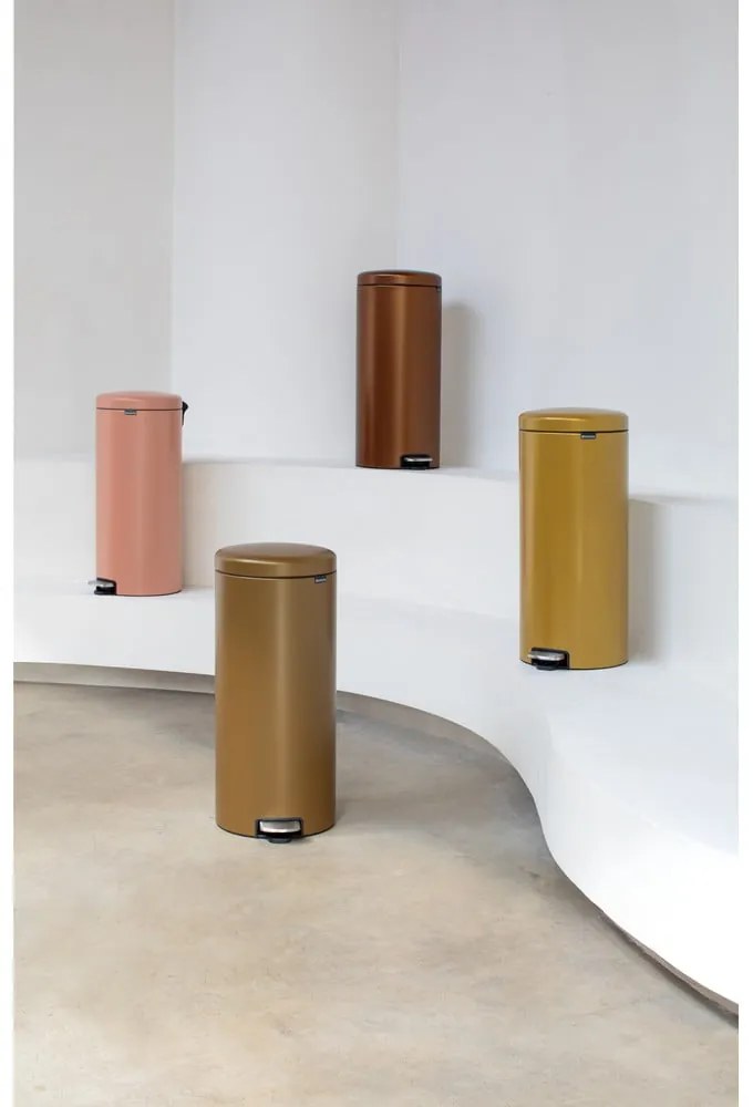 Cestino per la spazzatura color salmone in acciaio con pedale 30 l NewIcon – Brabantia