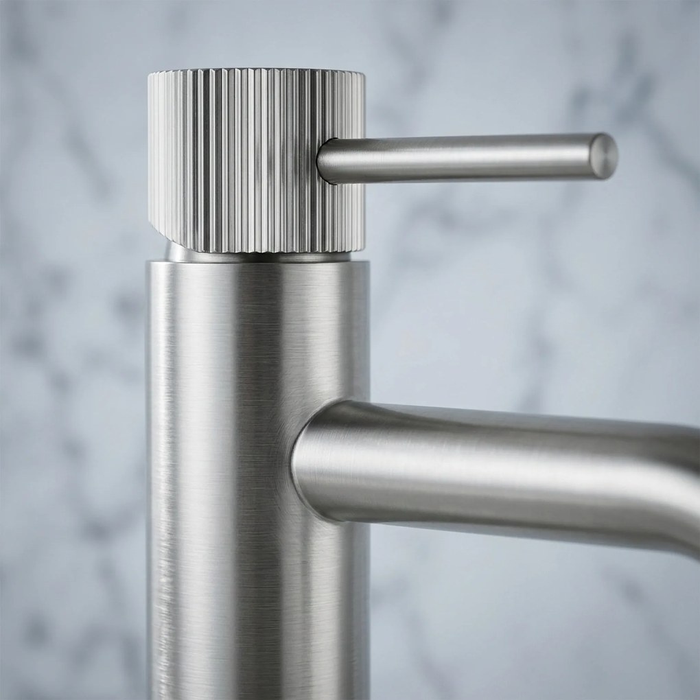 Rubinetto da bagno Rea Lungo Stripe Brush Nickel