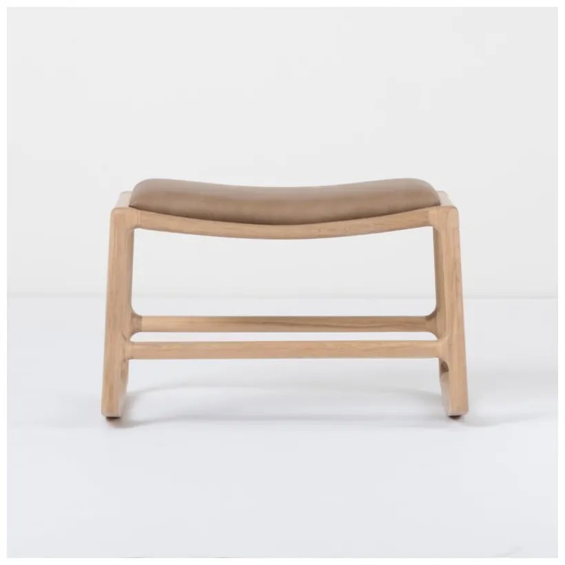 Pouf con struttura in rovere massiccio e dettagli in pelle di bufalo marrone Dedo - Gazzda