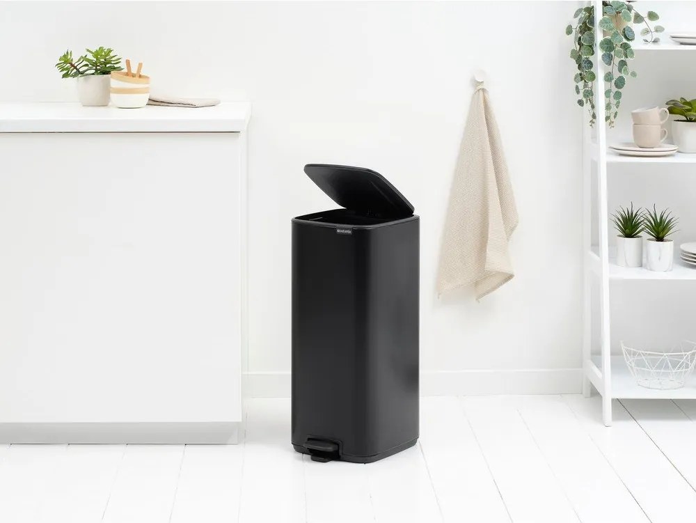 Cestino per la spazzatura nero opaco in acciaio con pedale 30 l Bo – Brabantia