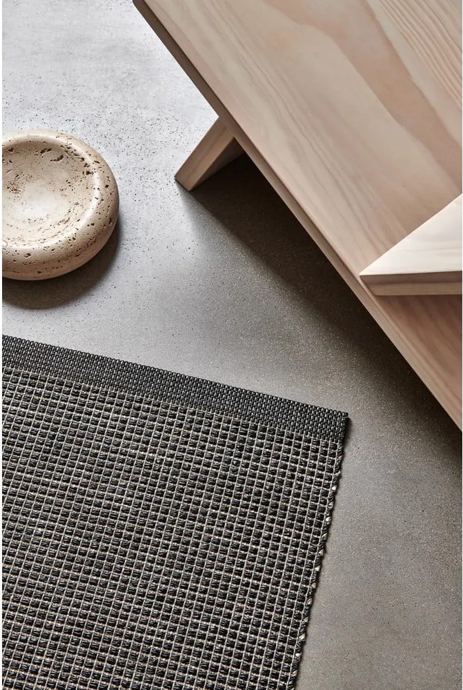 Tappeto da interno/esterno color antracite 70x120 cm Emm Black Linen – Pappelina