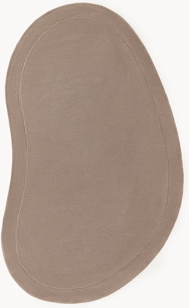 Tappeto in lana fatto a mano dalla forma organica Kadey