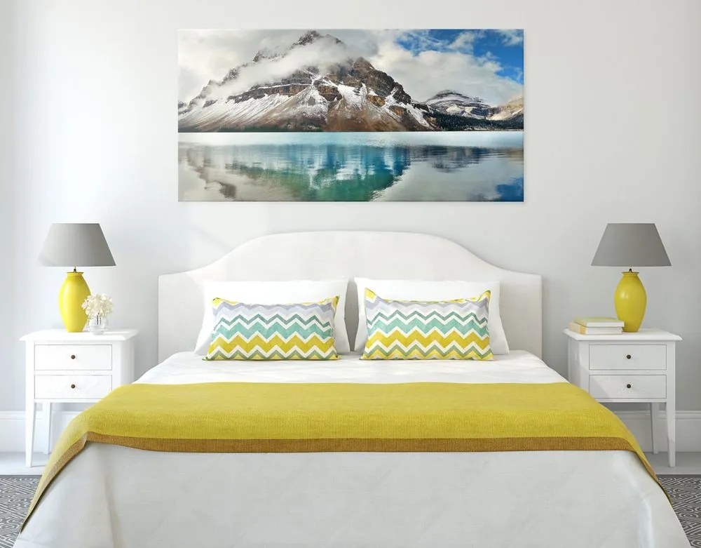 Quadro su tela – Lago vicino a una splendida montagna