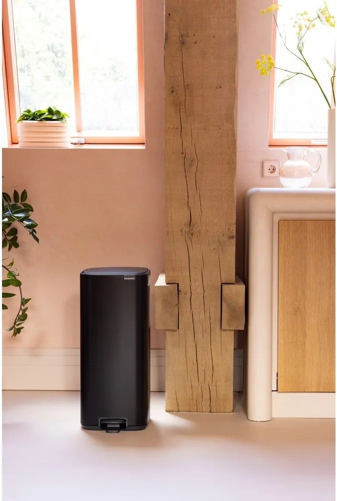 Cestino per la spazzatura nero opaco in acciaio con pedale 30 l Bo – Brabantia