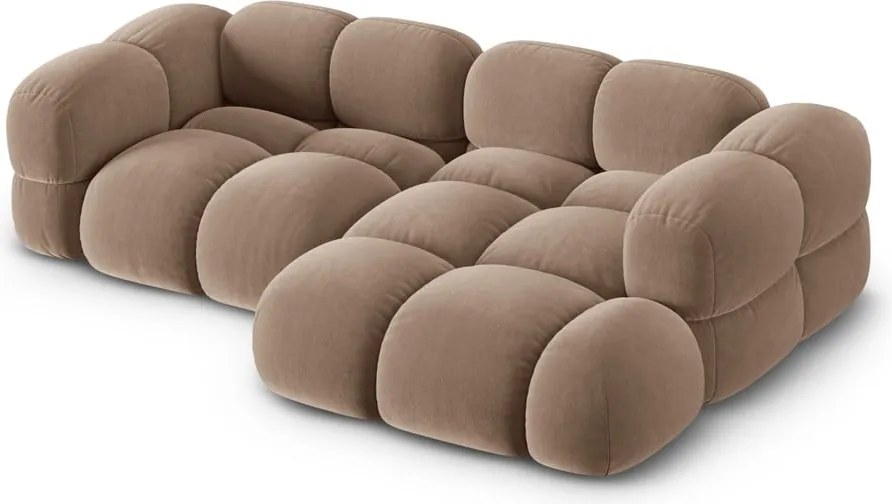 Divano angolare marrone (con penisola a destra/con chaise lounge) con rivestimento in velluto Loretto – Cosmopolitan Design