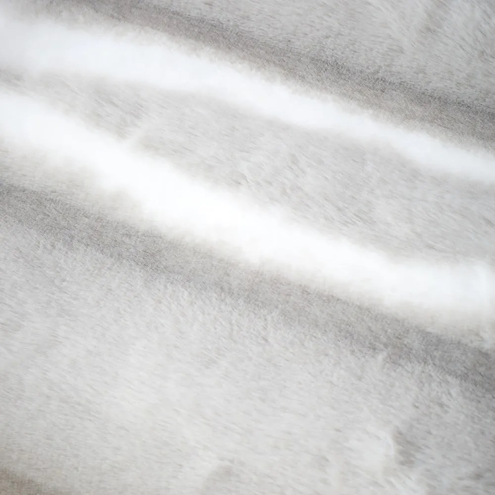 Coperta grigio chiaro in pelliccia finta 130x170 cm Flint – Catherine Lansfield
