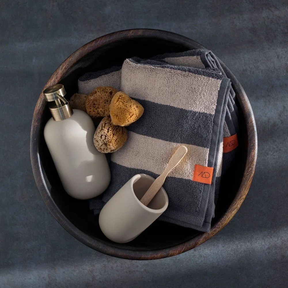 Tazza in ceramica color crema per spazzolini da denti Lotus - Mette Ditmer Denmark