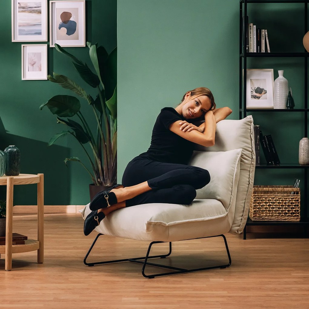 Tessa Poltroncina dal design moderno in morbida microfibra smacchiabile T11 panna