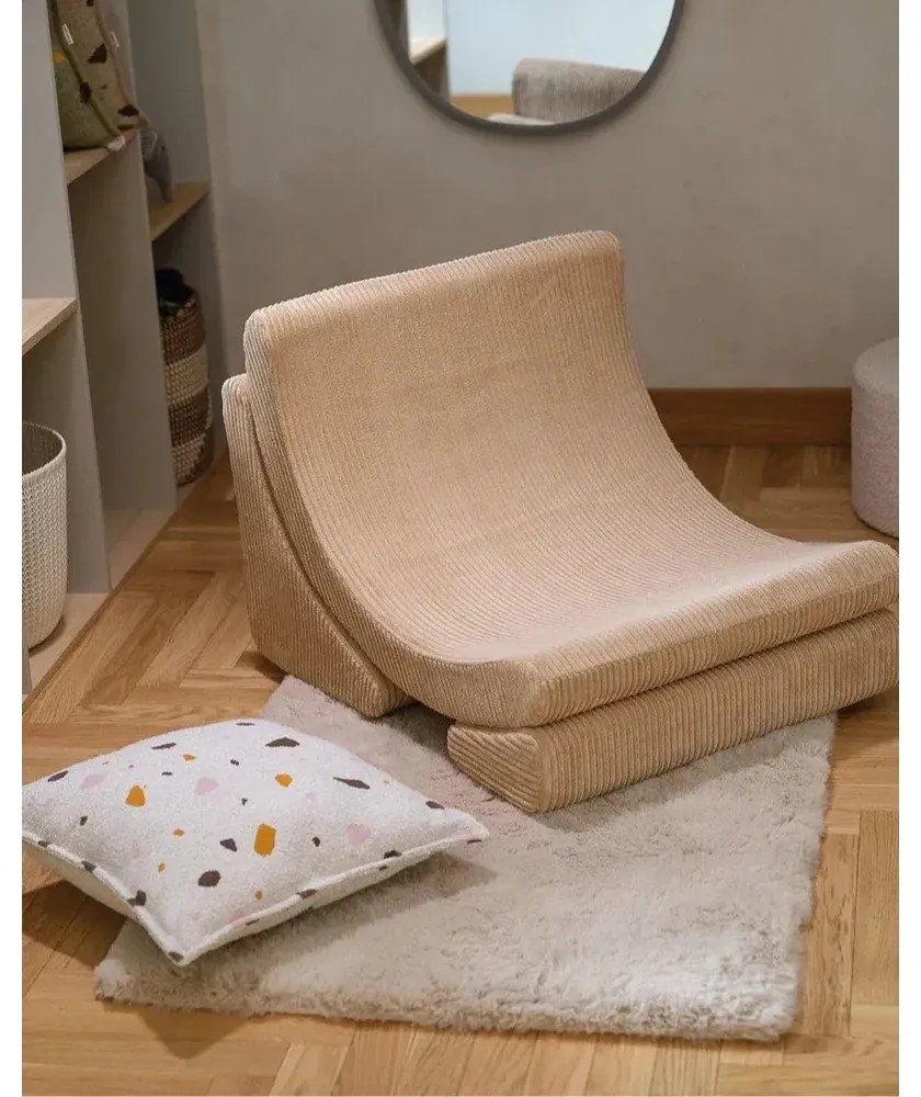 Cuscino per divano da bambini color crema con rivestimento in bouclé e ciniglia Terrazzo Block – Wigiwama