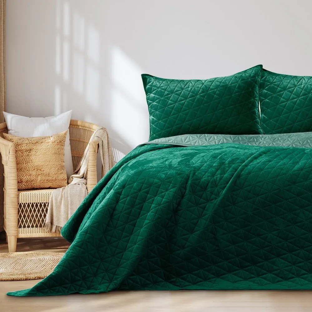 Copriletto verde in velluto con rivestimento trapuntato 240x260 cm Laila – Restilo