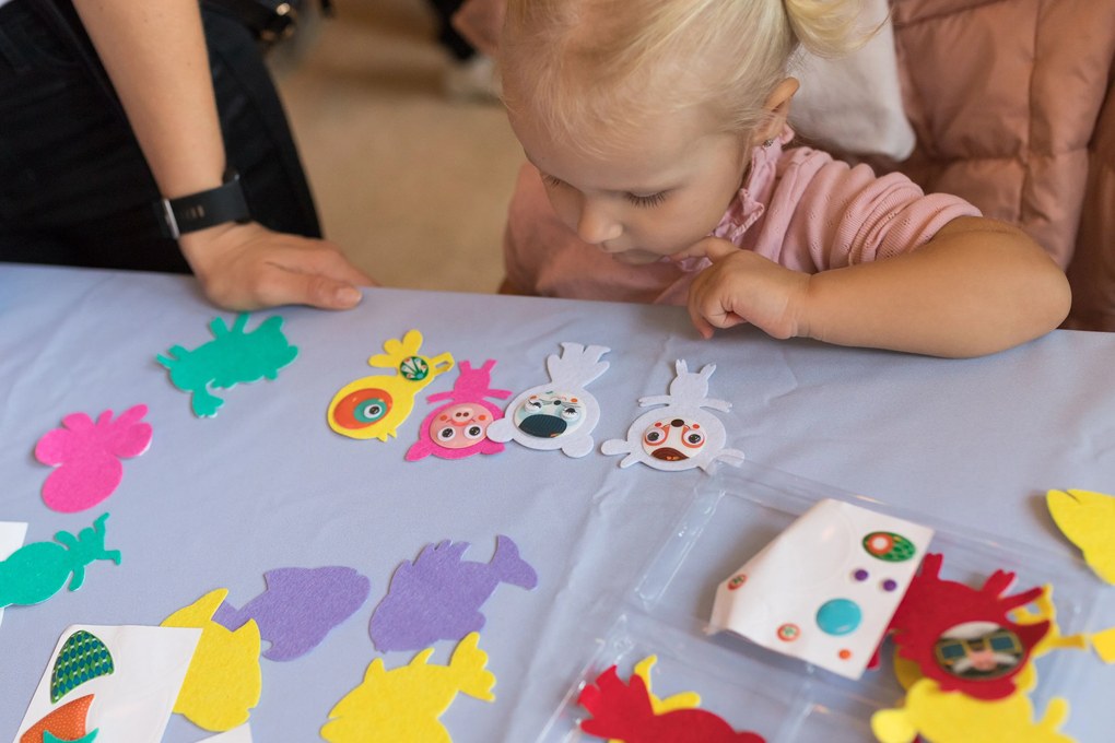 Gioco con adesivi - amiamo gli animali