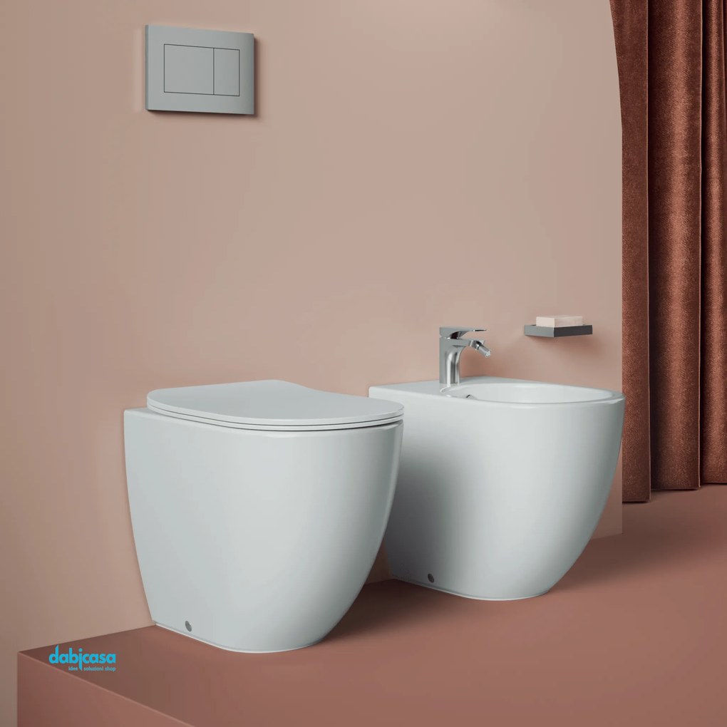 The ArtCeram "File 2.0" Coppia Di Sanitari Da Terra Filo Muro Senza Brida Con Copriwater Bianco Lucido