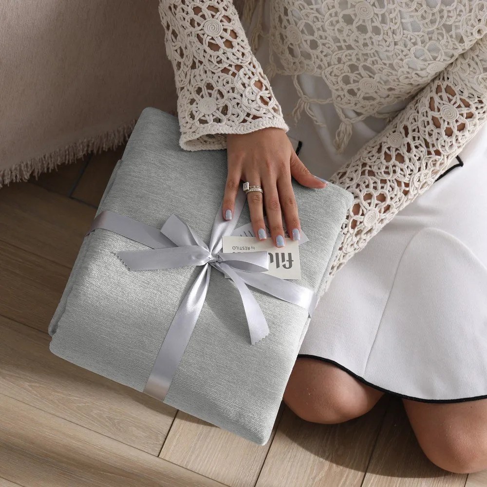 Copriletto grigio chiaro in ciniglia 220x240 cm Talo – Filumi