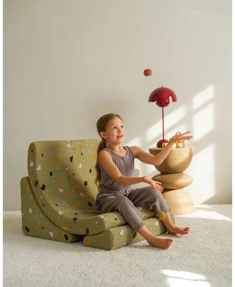 Poltrona per bambini verde con rivestimento in bouclé e ciniglia Terrazzo Moon – Wigiwama