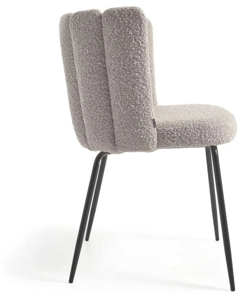 Kave Home - Sedia Aniela in shearling grigio chiaro e gambe in metallo con finitura nera.