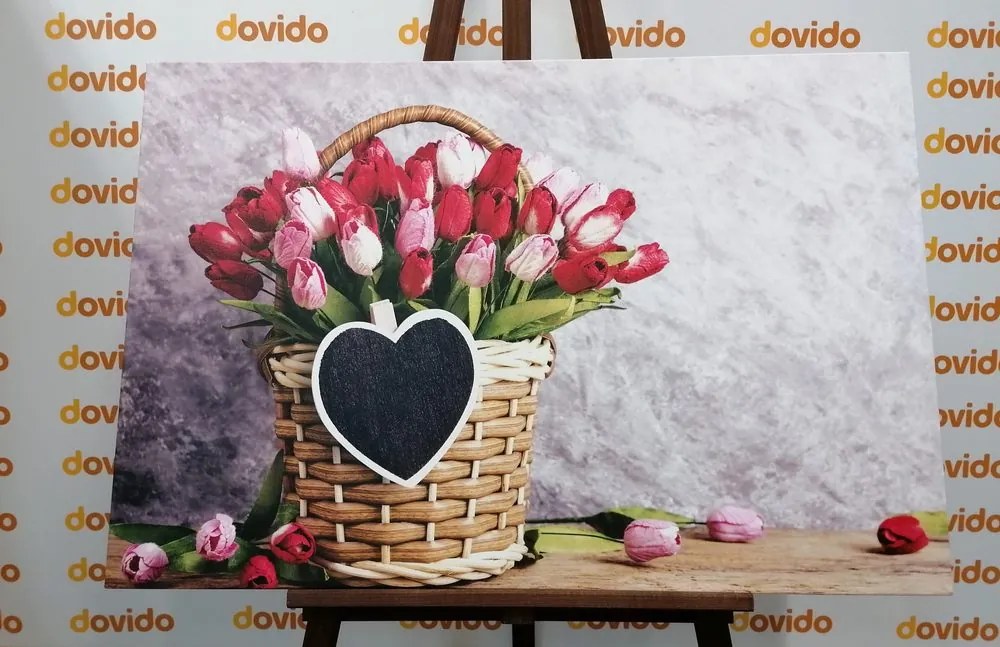 Stampa su tela – Tulipani rossi in cesto di legno