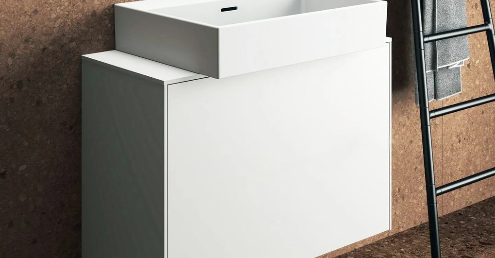 Mobile sospeso 60x37 bianco opaco con lavabo lucido miscelatore cromo e specchio con luce Ideal Standard