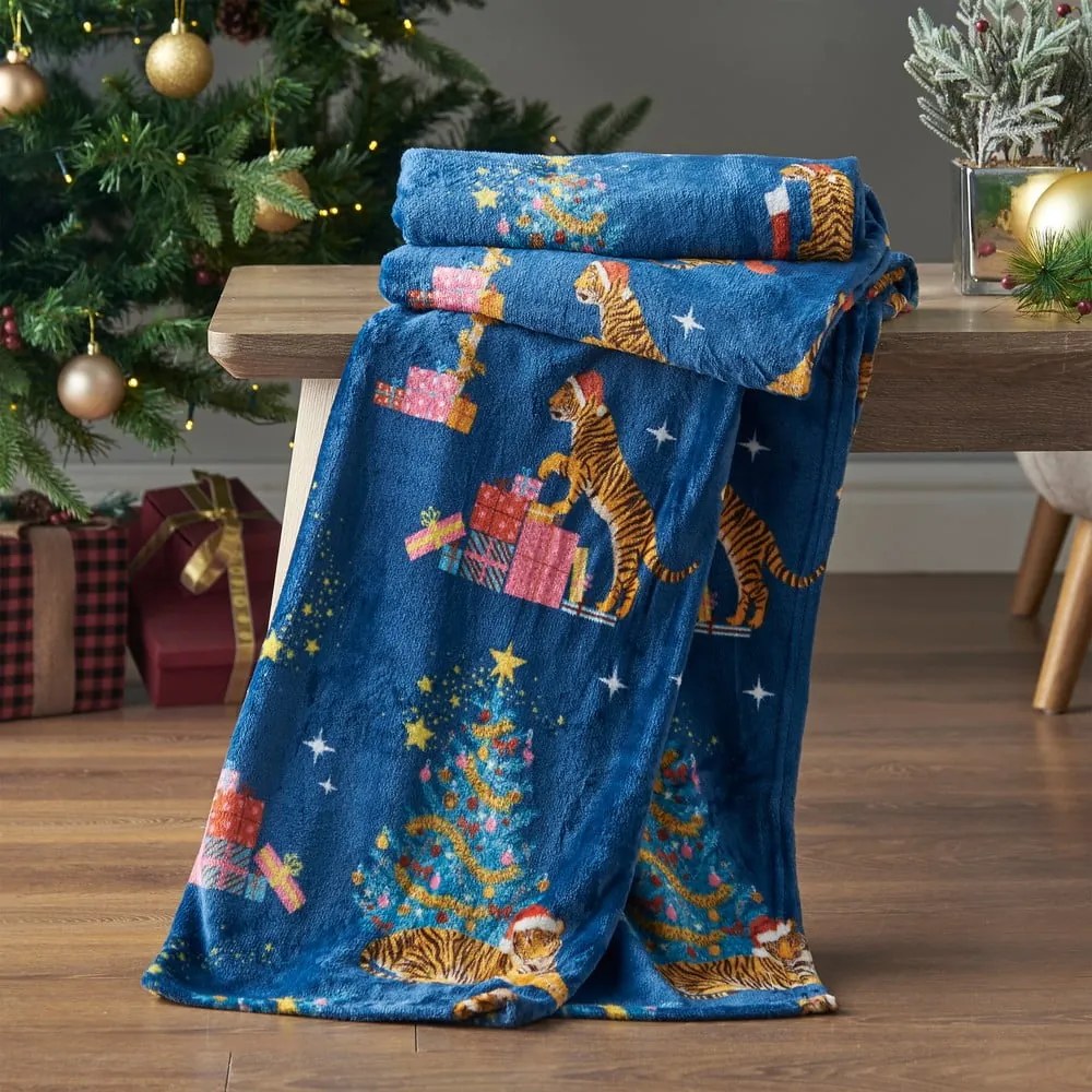 Coperta blu in micropile a tema natalizio 130x170 cm Christmas Tiger – Catherine Lansfield